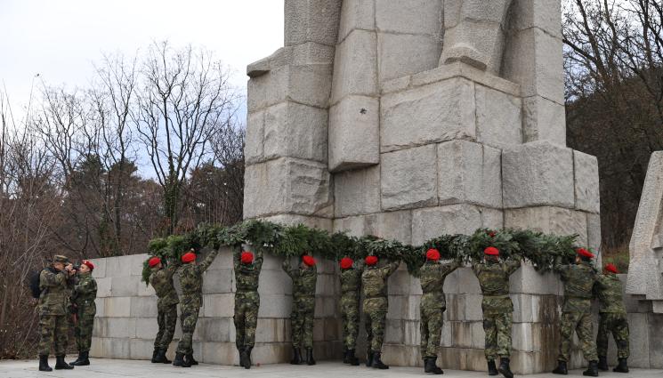 Ботев - Отбелязаха 176-годишнината от рождението на Ботев (ГАЛЕРИЯ)