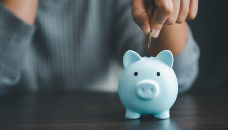 касичка пари монети съкращения - БИЗНЕСЪТ БИЕ ТРЕВОГА: Задават се масови съкращения!