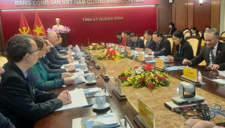 Желязков - ПОЛИТИЧЕСКО НАПРЕЖЕНИЕ: Желязков пита военния министър защо не е поканил депутати на Богоявление