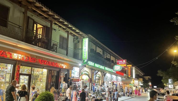 магазини - ОТ РОДНИ МАГАЗИНИ: Купуваме лютеница и бира в чужбина