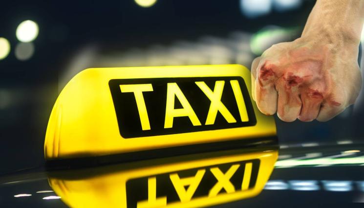 такси - БОРБА ЗА КЛИЕНТИ? Таксиджии се млатиха здраво пред мол! (ВИДЕО)