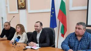 Кметът на Кюстендил Огнян Атанасов представи на пресконференция двама нови