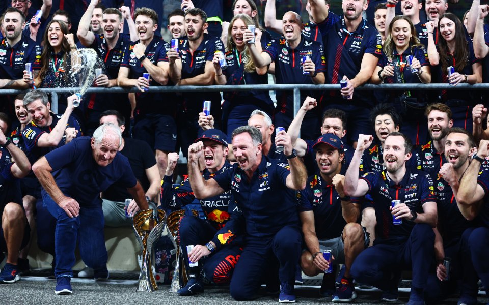 Кристиан Хорнер ще продължи да присъства на всички стартове от