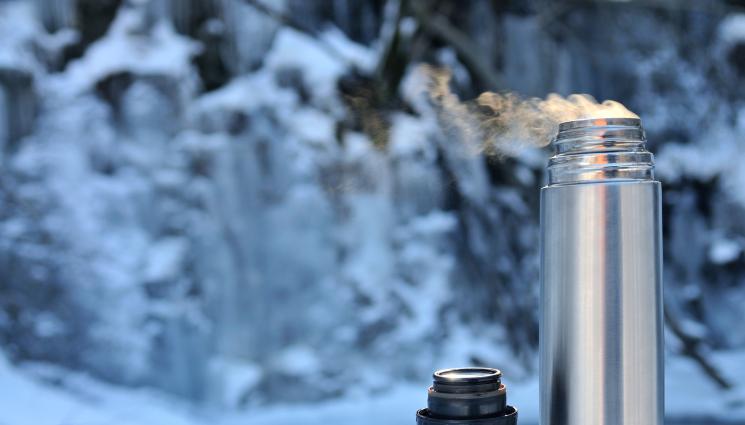 термос зима - ПРАКТИЧНИ СЪВЕТИ: 5 трика да се сгреете в студа