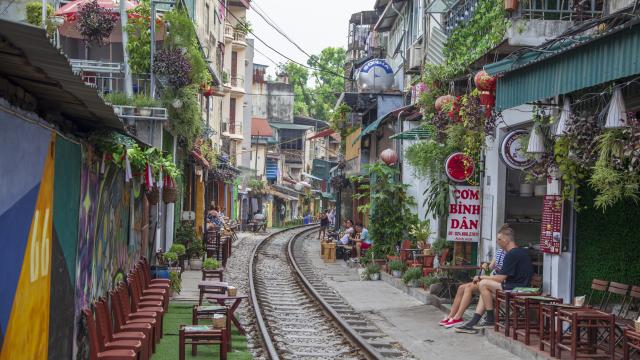 Атракция в Ханой: Улицата с влаковете (ВИДЕО)