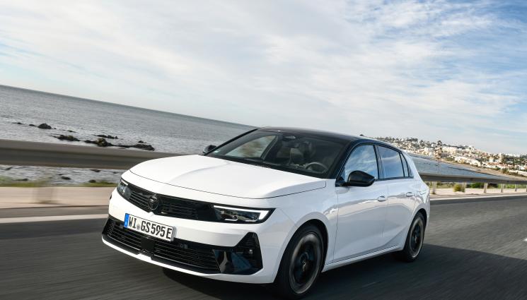 опел - Спортист на пътя, хибрид в града