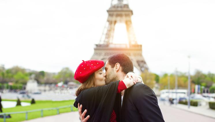 влюбени - 2400 лева за романтичен Св. Валентин в Париж