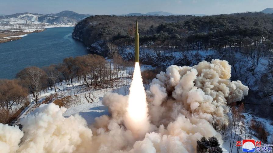 Северна Корея е тествала нова хиперзвукова ракета с твърдо гориво