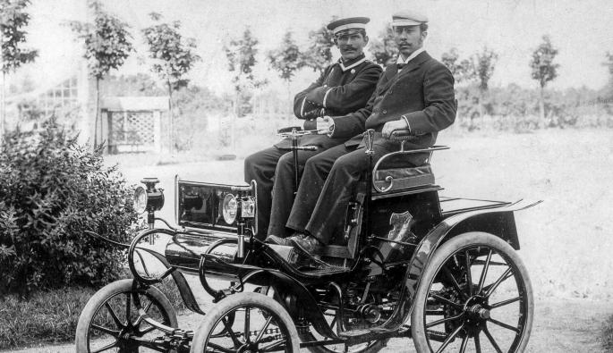  Opel Patent-Motorwagen System Lutzmann и Хенрих Опел (дясно) през 1899 г.