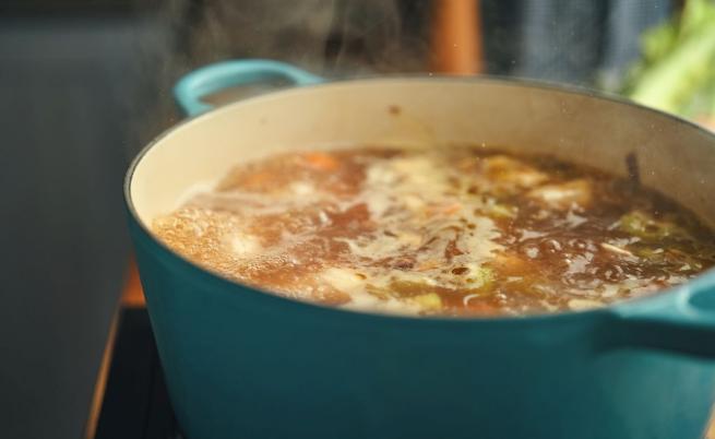 Вечната яхния или безопасно ли е да се яде 79-годишна супа