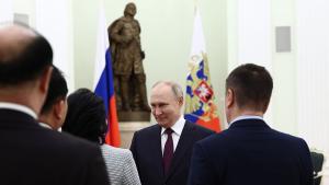 Руският президент Владимир Путин разговаря с външните министри на Северна