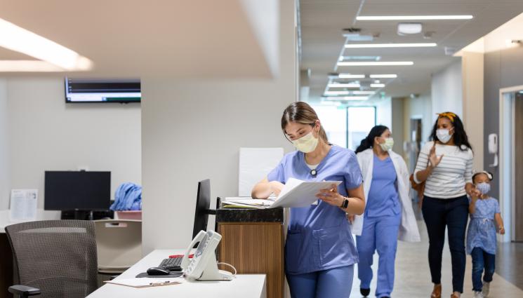 болница лекари - ЗДРАВЕ с Телеграф: САЩ и Испания връщат маските