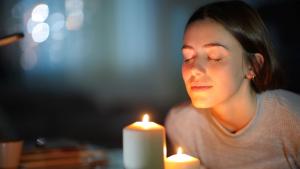 Ароматните свещи може да бъдат вредни за вашето здраве предупреждава