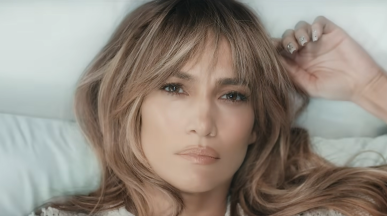 Jennifer Lopez е пристрастена към любовта... и секса в "This is Me… Now: A Love Story"