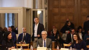 комисия конституционни въпроси