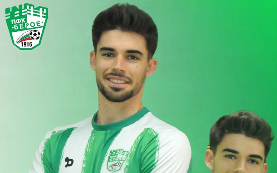 Берое подписа договор с испанския халф Карлос Алгара, обявиха от