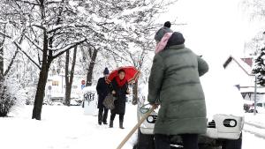 Истинска зима навявания студ и снежни бури обхвана целите Балкани  