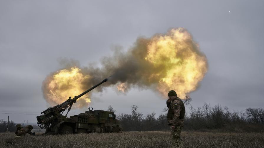 Украински военни изстрелват "Сезар" към руски позиции в Донецка област