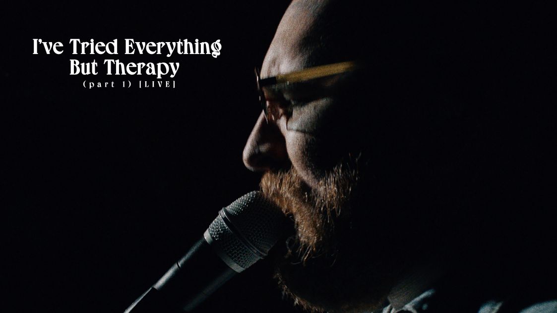 Teddy Swims споделя версия на живо на дебютния си албум "I've Tried Everything But Therapy (Part 1)"