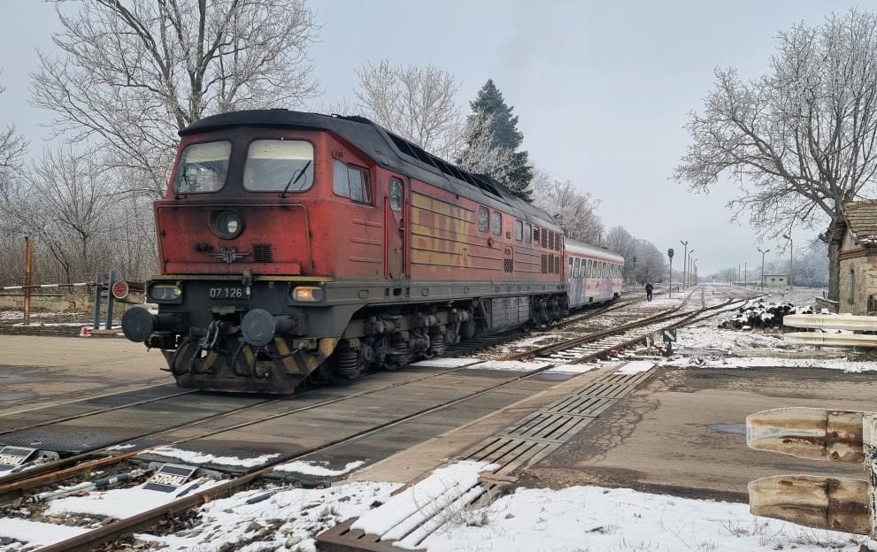 Снимка: Влак дерайлира край Добрич