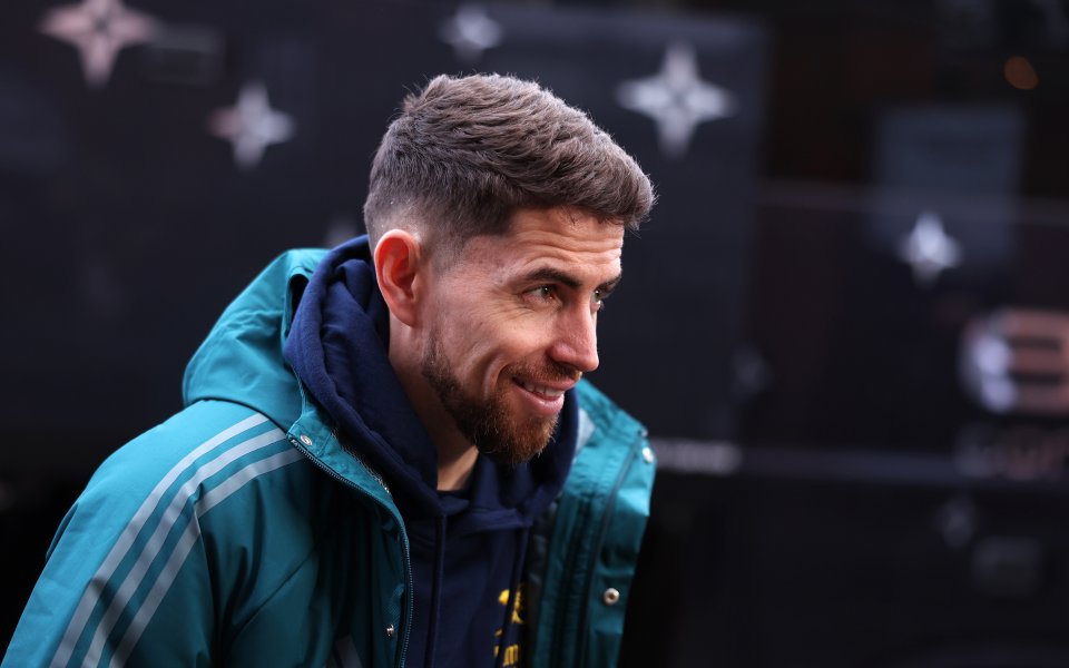 Халфът на Арсенал Жоржиньо може да продължи кариерата си в