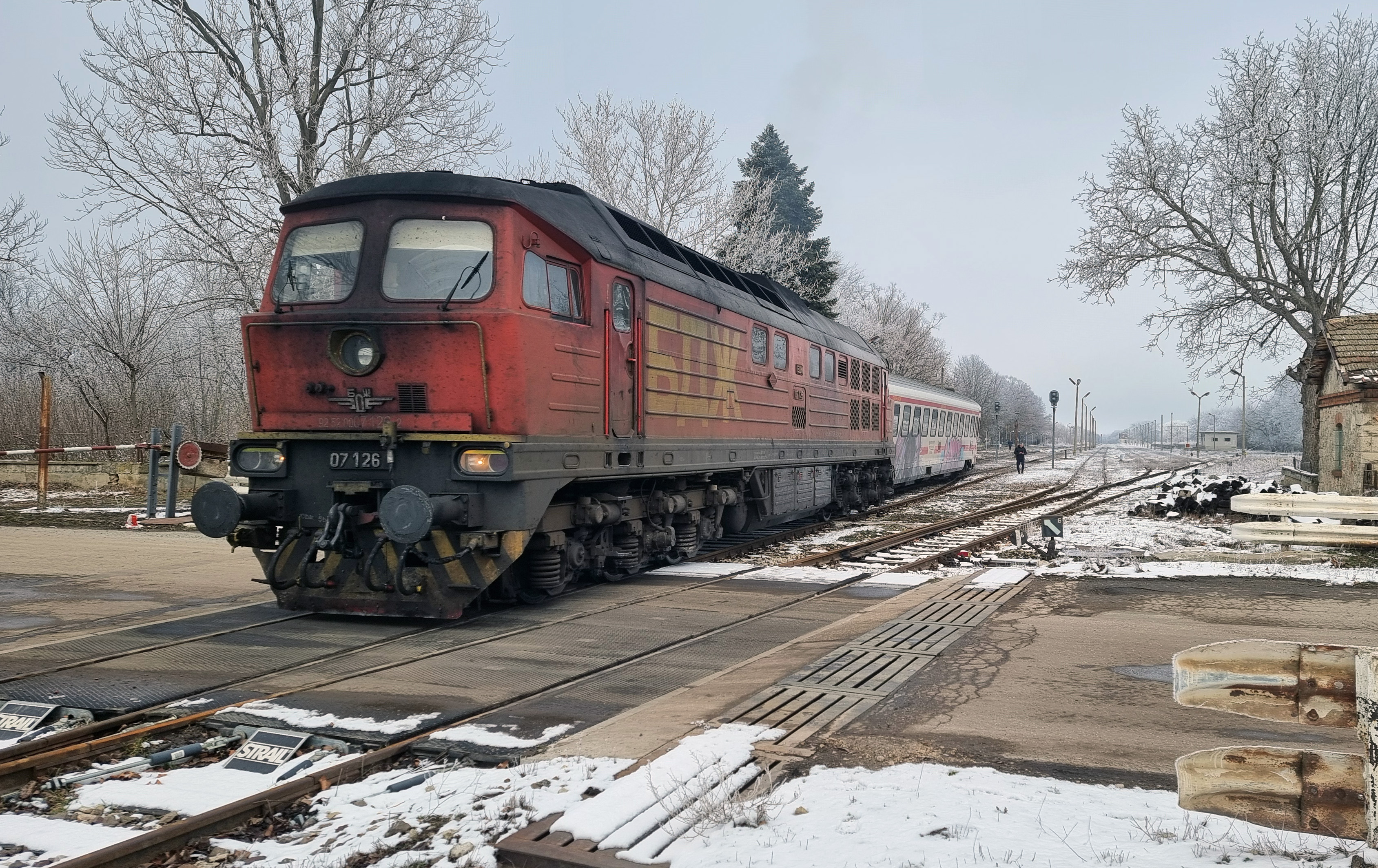 дерайлирал влак