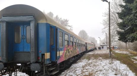 дерайлирал влак