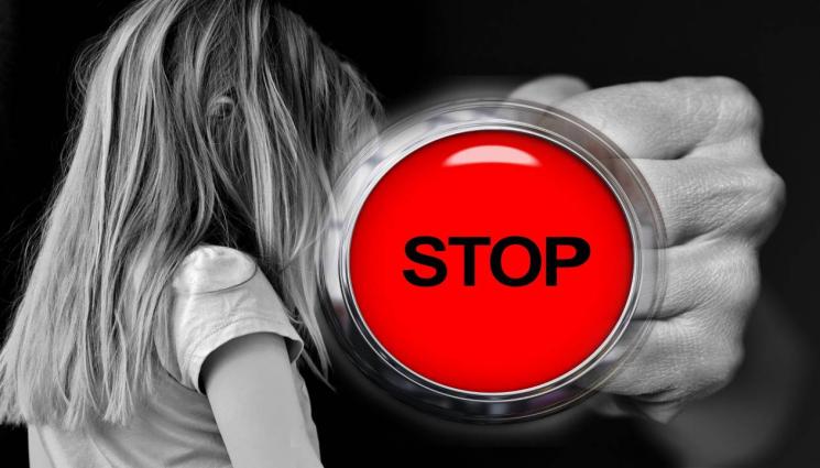 насилие - НЕЧОВЕШКО: Маниак блудствал с дечица!