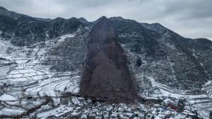 Земетресение с магнитуд 7 1разтърси граничния район между Киргизстан и китайската