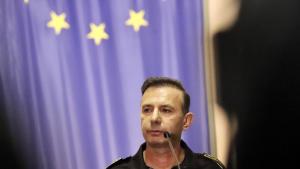 Има задържан за бомбените заплахи срещу български училища Той е