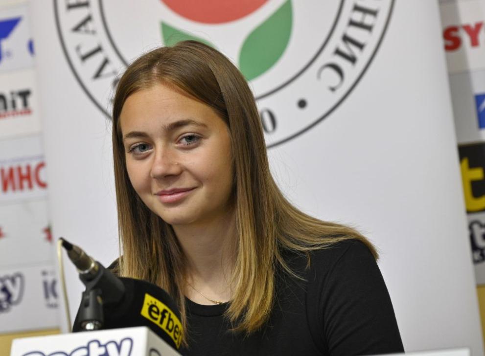 Страхотен успех за България. 17-годишната Ива Иванова се класира за