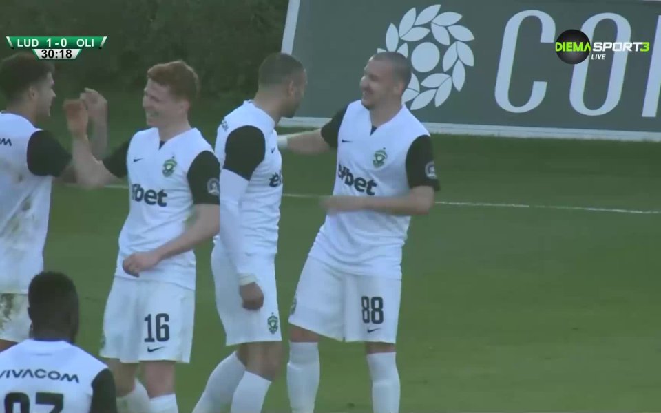 В 30-ата минута Лудогорец отбеляза и втори гол. Тодор Неделев