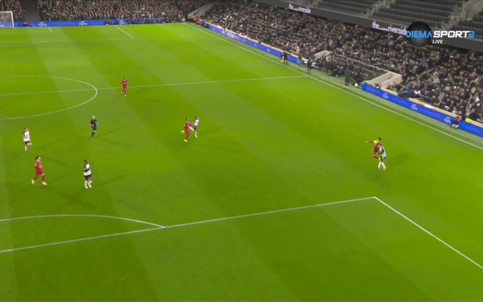 В 11-ата минута на мача Куанса прати отличен дълъг пас