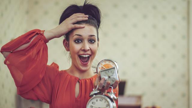 Кой ден е в полунощ: 24:00 часа на същия ден или 0:00 часа на следващия?