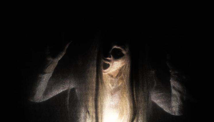 маг зодиак - ПАРАНОРМАЛНО: Бизнесмен обикаля свърталища на призраци! (СНИМКА)