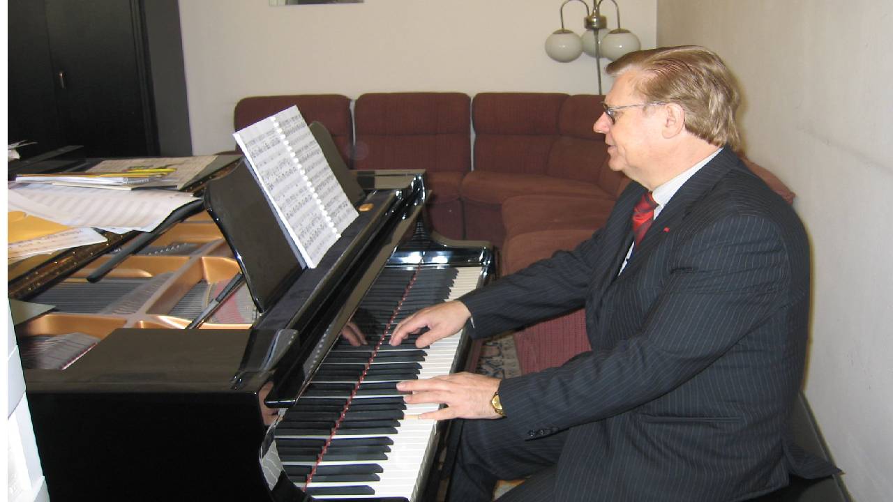 композиторът Георги Костов