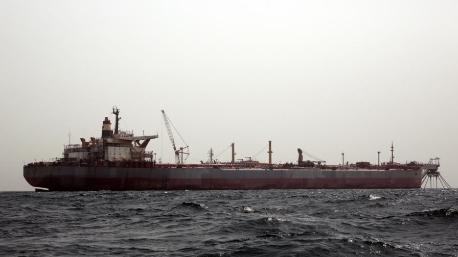 Потушен е пожарът на петролния танкер "Марлин Луанда", ударен от ракета на хутите