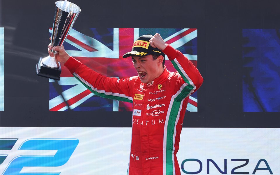 Отборът от Формула 1 Ферари включи британския тийнейджър Оливър Беърман