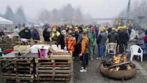 Организации представляващи френските фермери заплашиха да блокират Париж за неограничен