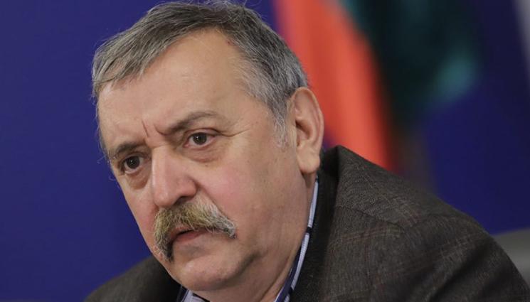 Кантарджиев - ПРОФ: КАНТАРДЖИЕВ С НОВ БИСЕР: Бременните да се пазят като писани яйца, особено от кашлящи свекърви