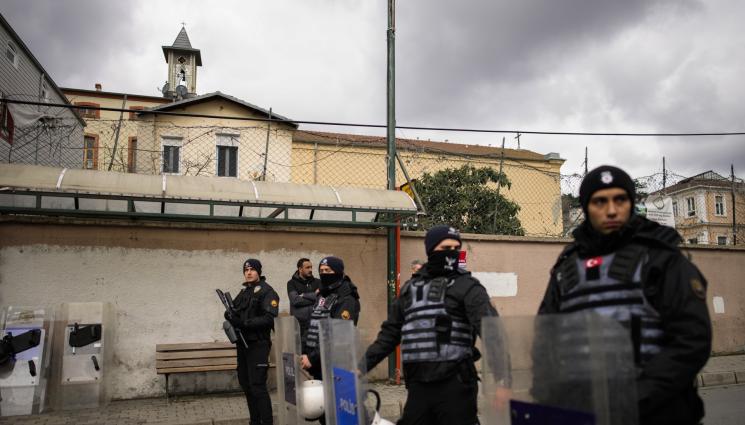 СТРЕЛБА - СЛЕД СТРЕЛБАТА В ЦЪРКВА: Хванаха един от нападателите