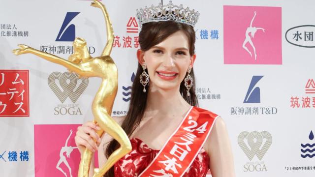 Украинката, която стана „Мис Япония“, върна короната