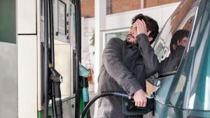 Покачват се цените на бензина и дизела по бензиностанциите При най масовия