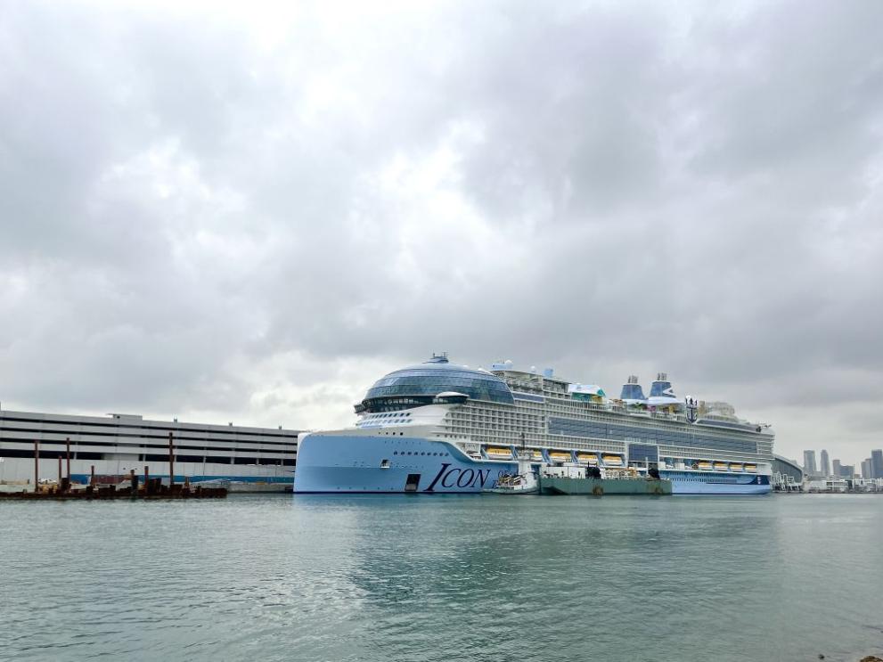 Отплава най-големият круизен кораб в света Icon of the Seas.