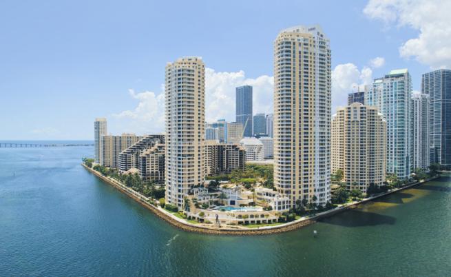 Мега милионери и звезди искат безплатни апартаменти в най-луксозната нова сграда в Маями