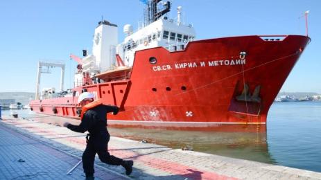 полярници корабът