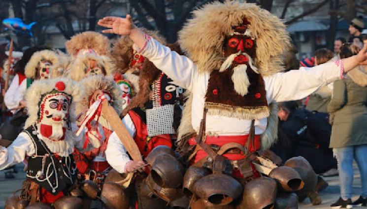 Сурвакари - КРЪСТОСАХА ВИНКЕЛИ : Уредени ли са победителите в надпреварата за СУРВА 2024?