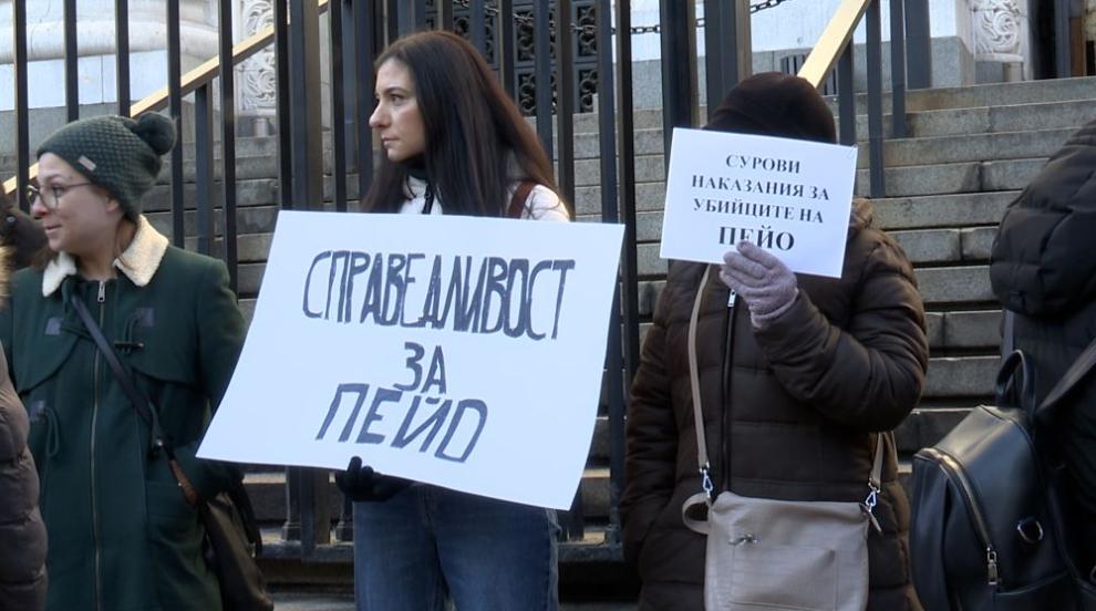 След излизането на Габриела Славова на свобода: Близки и приятели на убития Пейо Пеев излизат на протест