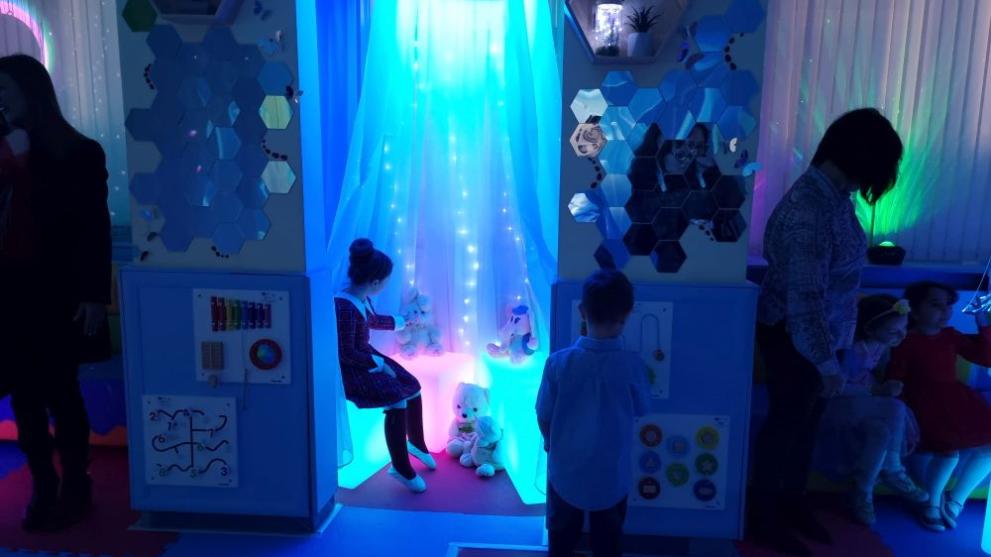 Снимка: Интерактивна маса, виртуален под и други иновации радват малчугани в детска градина в Разград