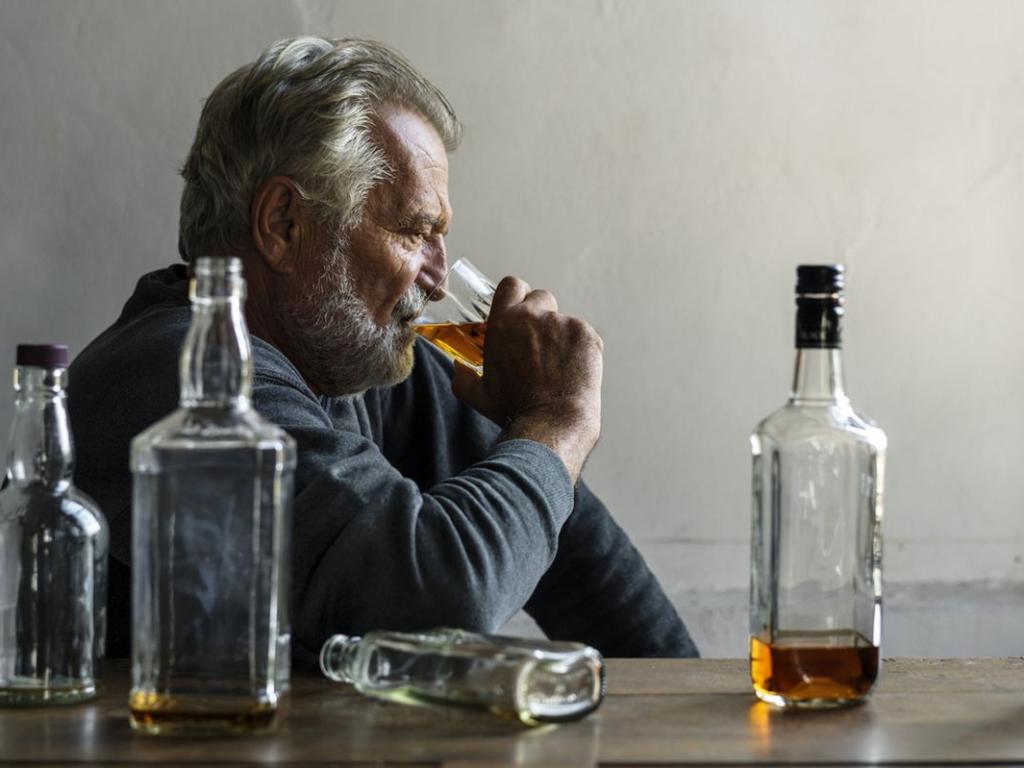 Все повече възрастни хора стават жертва на алкохолизъм в Германия а обществото